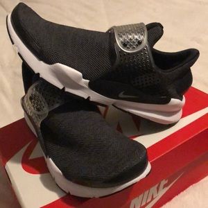 Nike sock dart SE size 9